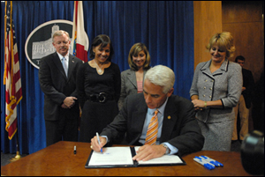 Governor Chalie Crist signs the Executive Order creating the Autism Task Force while Lt. Governor Jeff Kottkamp, APD Director Jane Johnson, Agency for Health Care Administration Secretary Holy Benson, and State Representative Loranne Ausley look on